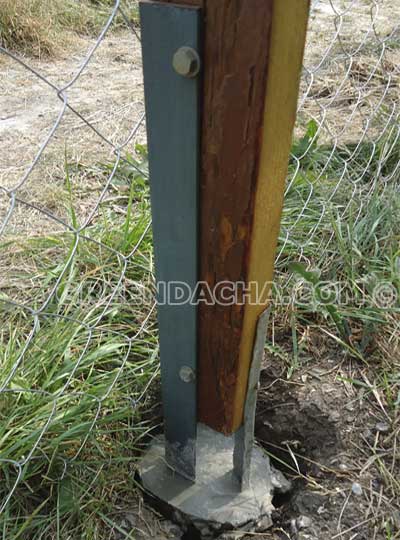 Бетонирование ям.