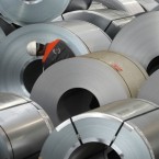 An employee of German steel company Salzgitter AG: Germany's unemployment rate in December stood at 6.8 percent; Spain's, by contrast, had risen above 20 percent.