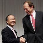 Softbank CEO Masayoshi Son (left) and Chief Executive of Sprint Nextel Corp. Dan Hesse&nbsp;shake hands during their press conference in Tokyo on Oct. 15.